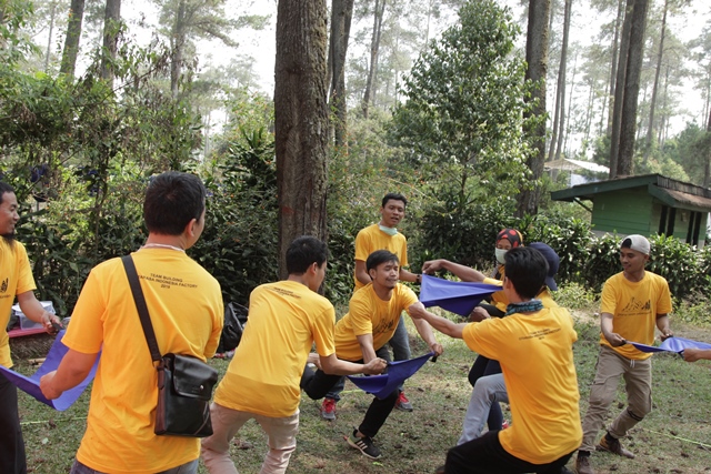 Fun Team Building Outbound - Paket Gathering Outing Lembang Bandung - Zona Adventure Outbound