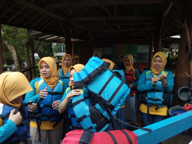 RAFTING ARUNG JERAM - Program EO Outbound Lembang Bandung - Cikole